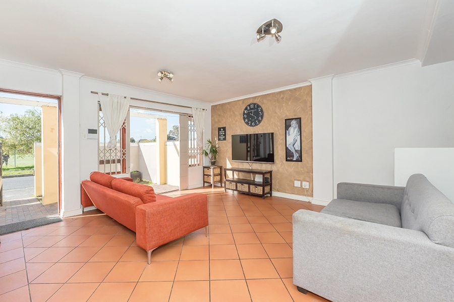 2 Bedroom Property for Sale in Southfield Western Cape